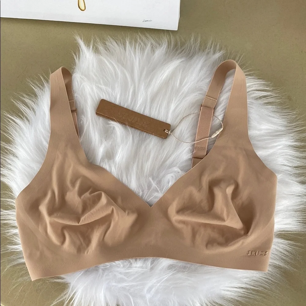 NWT Skims Naked plunge bra size x small color clay - Picture 1 of 9